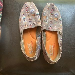Bobs dog print shoe size 10